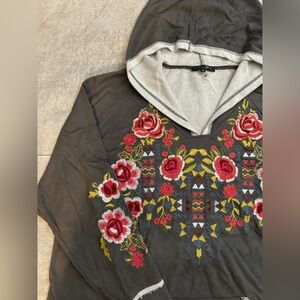2X woman’s floral hoodie